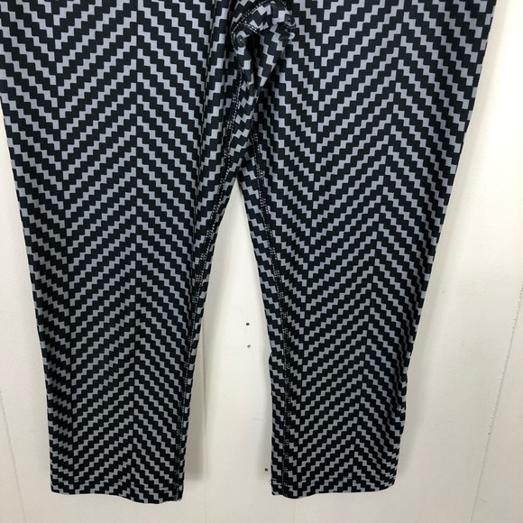 Nike Legend 2.0 Dri Fit Zig-Zag Capri Leggings Sz S - Picture 8 of 14